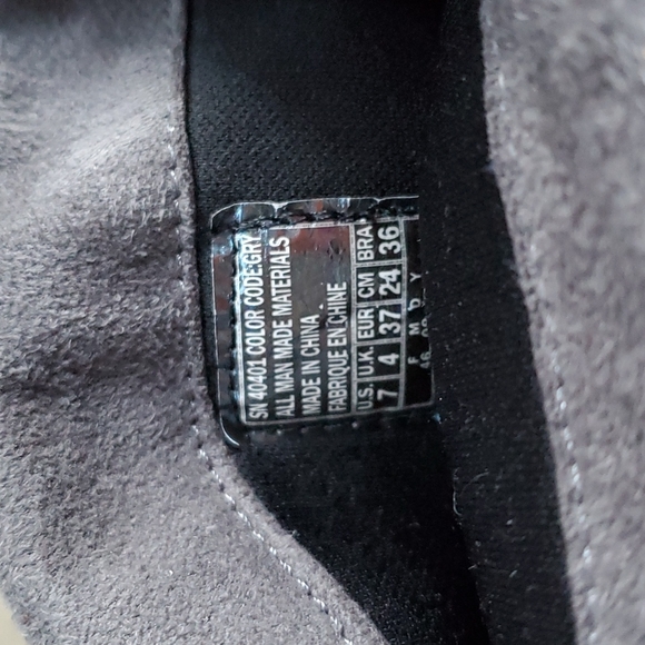 Gray faux seude boots - Picture 3 of 3